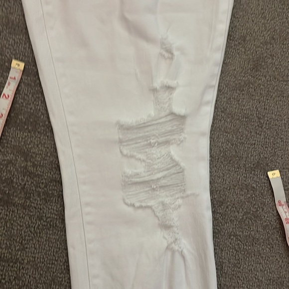 NWT Sincerely Jules Super High Rise White Distressed Mom Jeans Size 9/29 - Picture 7 of 12